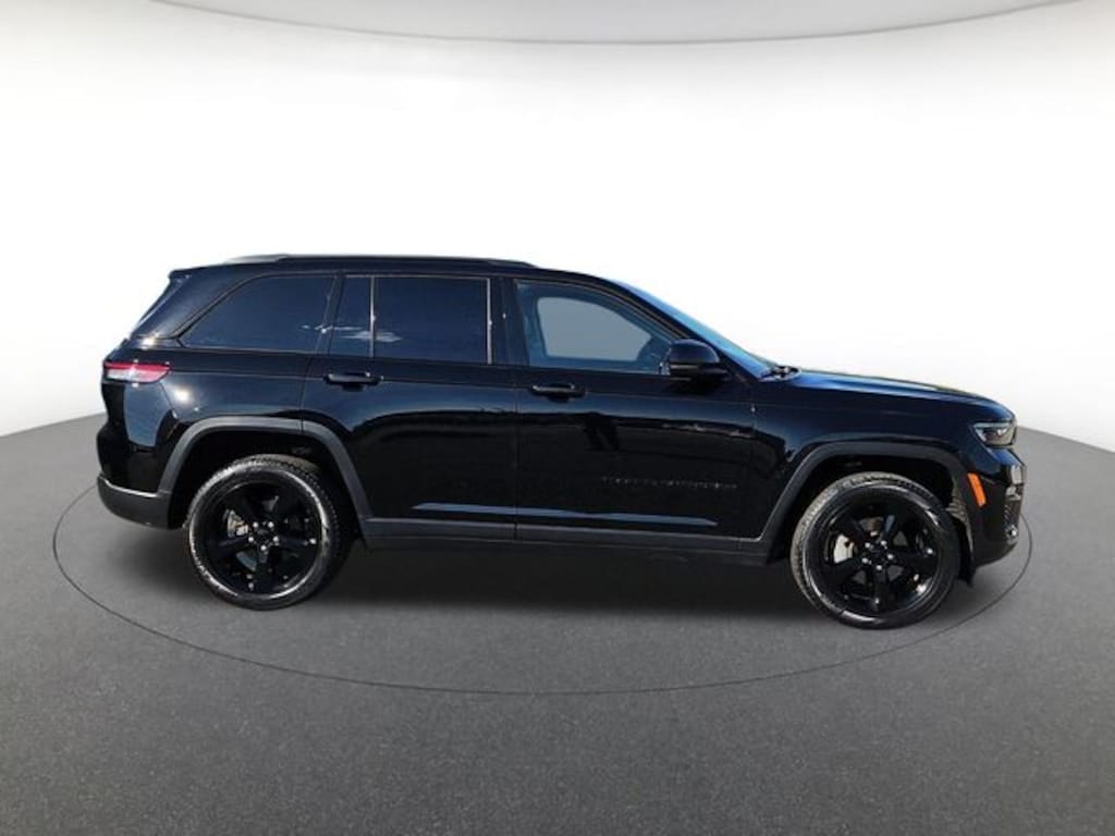 Used 2023 Jeep Grand Cherokee Limited SUV