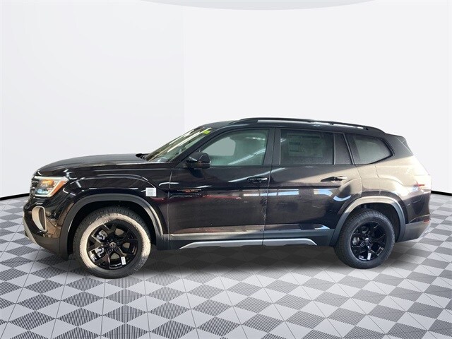 2025 Volkswagen Atlas Peak Edition photo 2