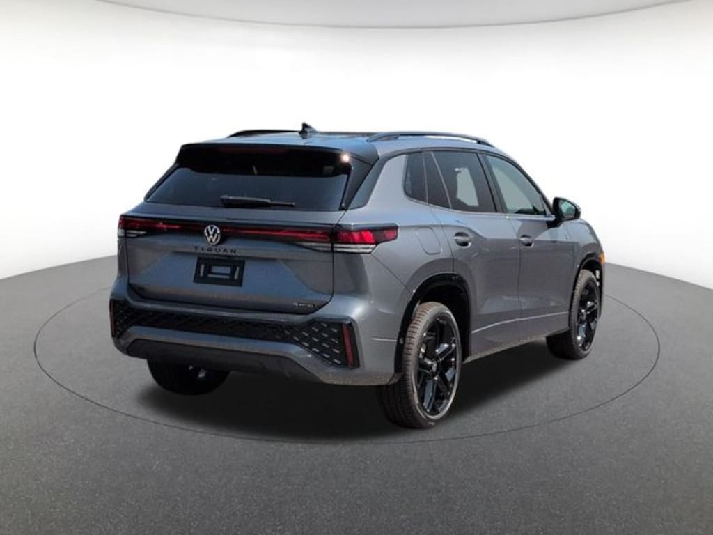 New 2026 Volkswagen Tiguan SE R-Line Black SUV