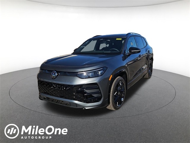 2026 Volkswagen Tiguan SE R-LINE BLACK's photo