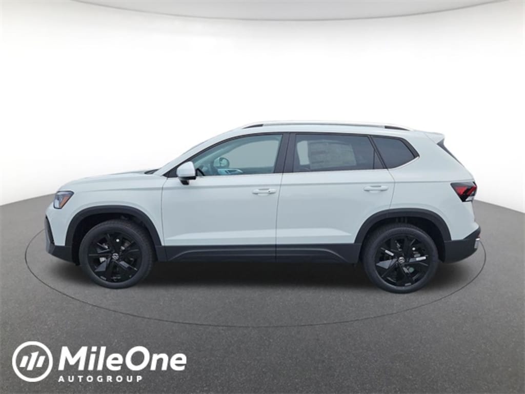 New 2025 Volkswagen Taos 1.5T SE SUV