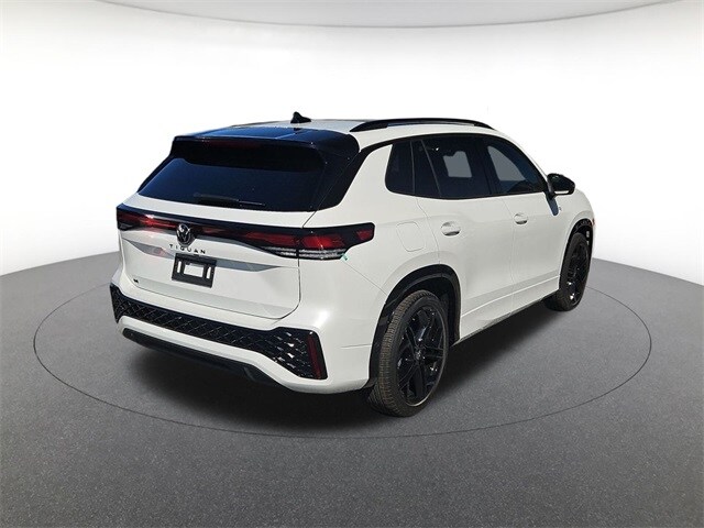 2026 Volkswagen Tiguan SE R-Line Black photo 4