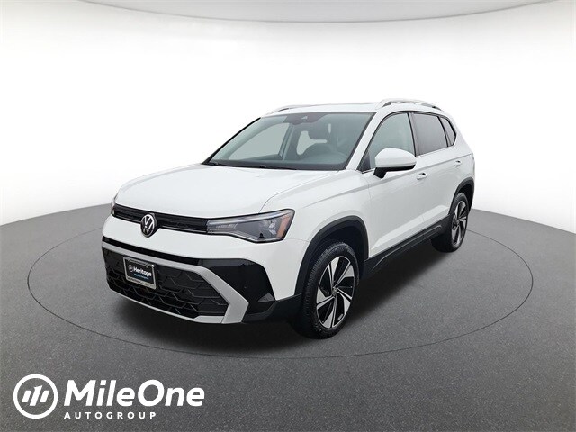 2025 Volkswagen Taos SE's photo