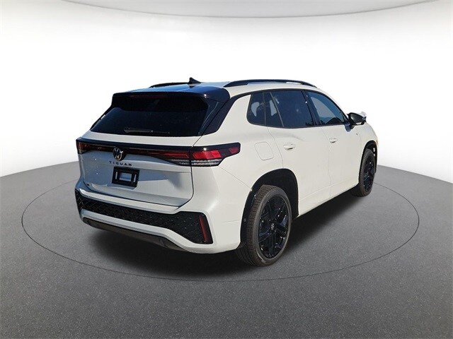 2026 Volkswagen Tiguan SE R-Line Black photo 4