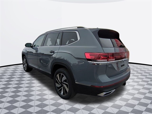 2025 Volkswagen Atlas SE Premium photo 2