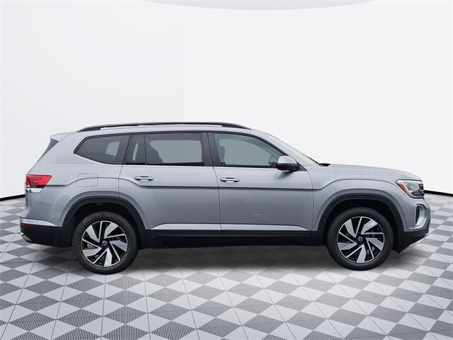 2026 Volkswagen Atlas SE Technology photo 2