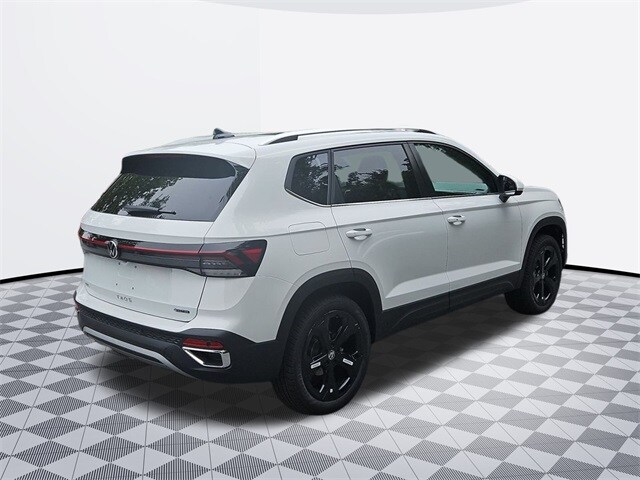 2025 Volkswagen Taos SEL photo 4