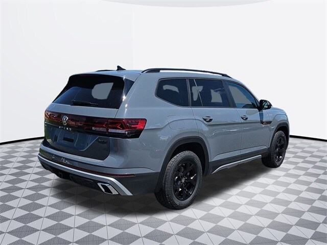 2025 Volkswagen Atlas Peak Edition SE photo 4