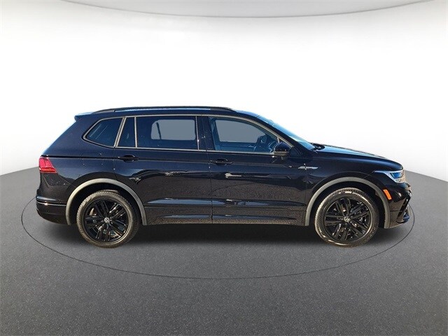 2022 Volkswagen Tiguan SE R-Line Black photo 3