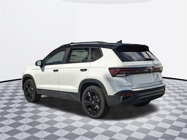 2025 Volkswagen Taos SE photo 3