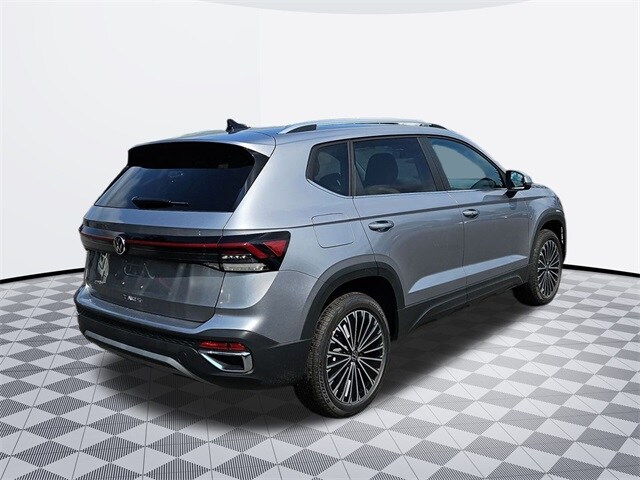 2025 Volkswagen Taos SE photo 4