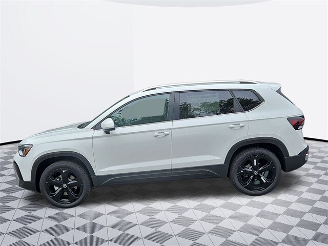 2025 Volkswagen Taos SEL photo 2