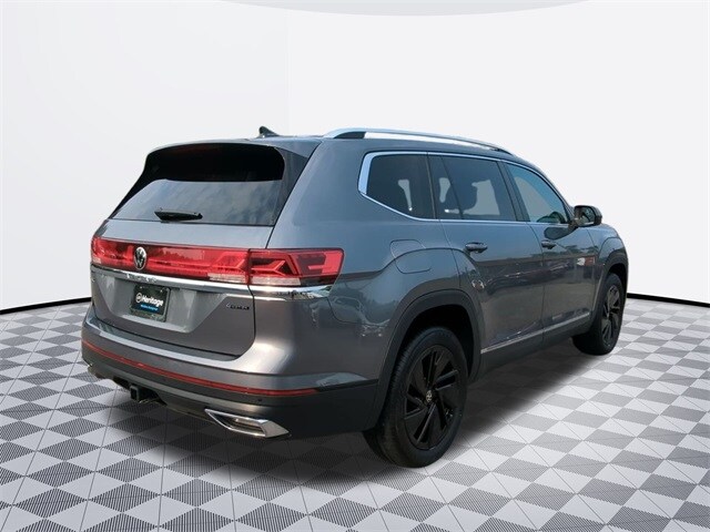 2024 Volkswagen Atlas SEL photo 3