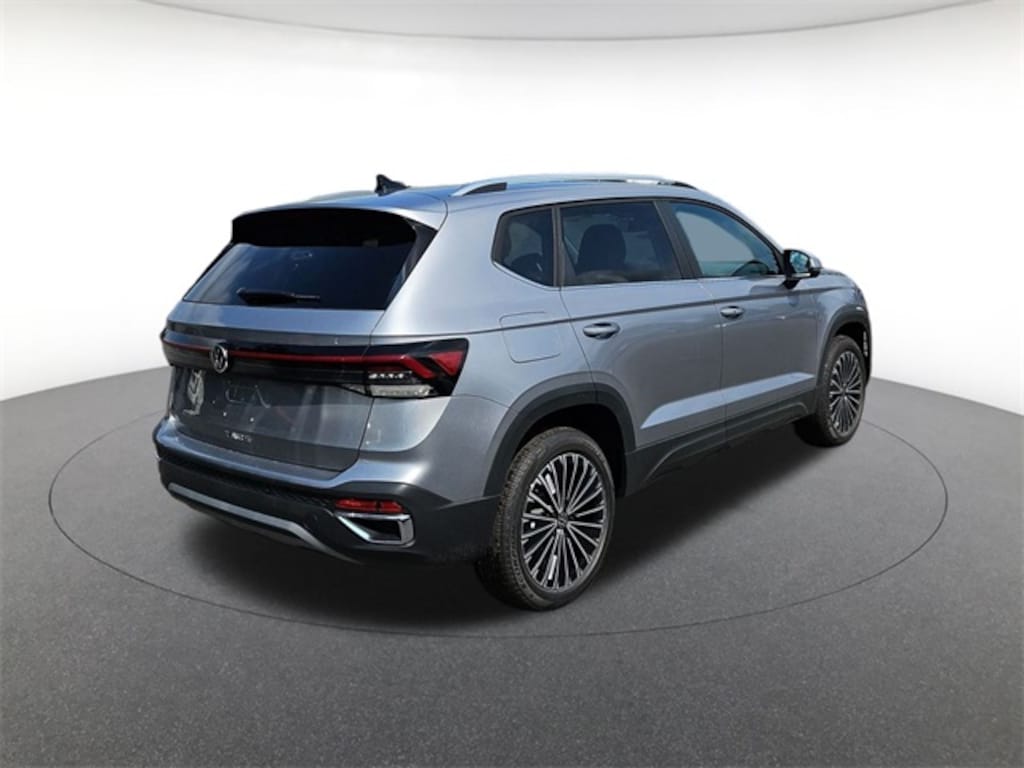 New 2025 Volkswagen Taos 1.5T SE SUV