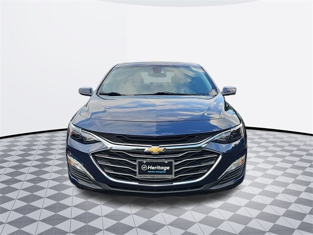 2022 Chevrolet Malibu 1LT photo 2