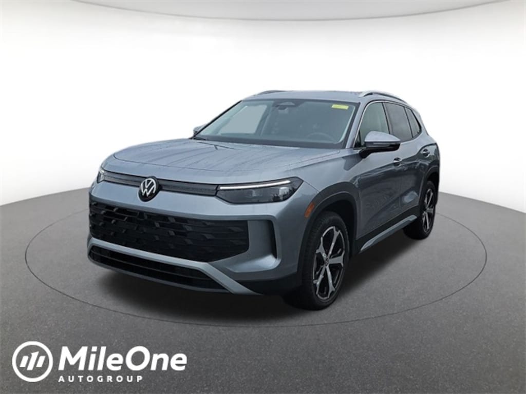 New 2025 Volkswagen Tiguan 2.0T SE SUV