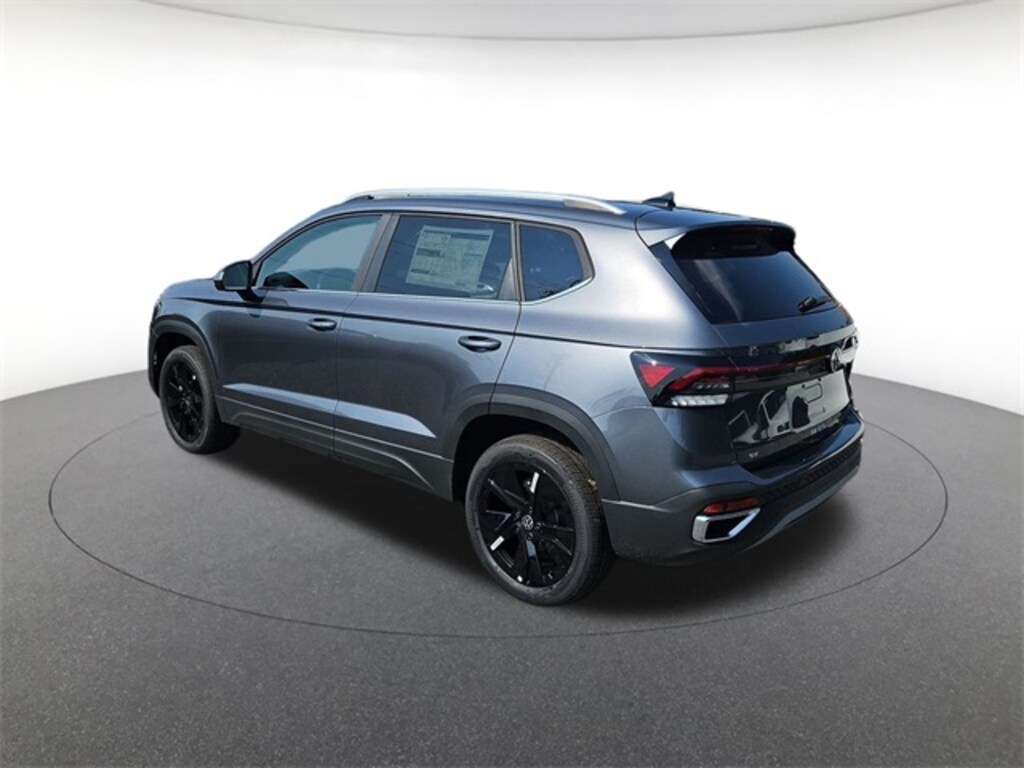 New 2025 Volkswagen Taos 1.5T SE SUV