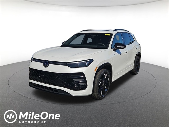 2026 Volkswagen Tiguan SE R-LINE BLACK's photo