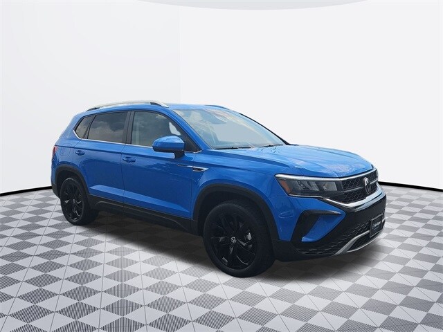 2022 Volkswagen Taos SE photo 3