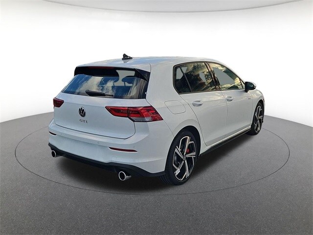 2026 Volkswagen Golf GTI SE photo 4