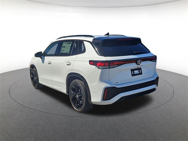 2026 Volkswagen Tiguan SE R-Line Black photo 3