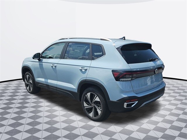 2025 Volkswagen Taos SE photo 3