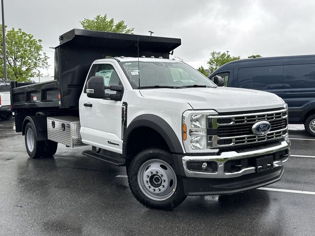 2025 Ford F-550 Super Duty Chassis Cab XL's photo
