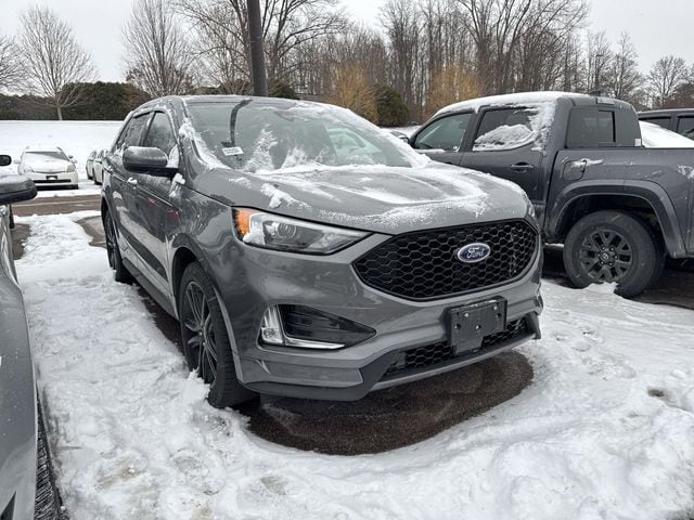 2023 Ford Edge ST-Line's photo