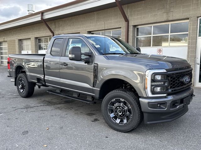 2026 Ford F-350 Super Duty XL's photo