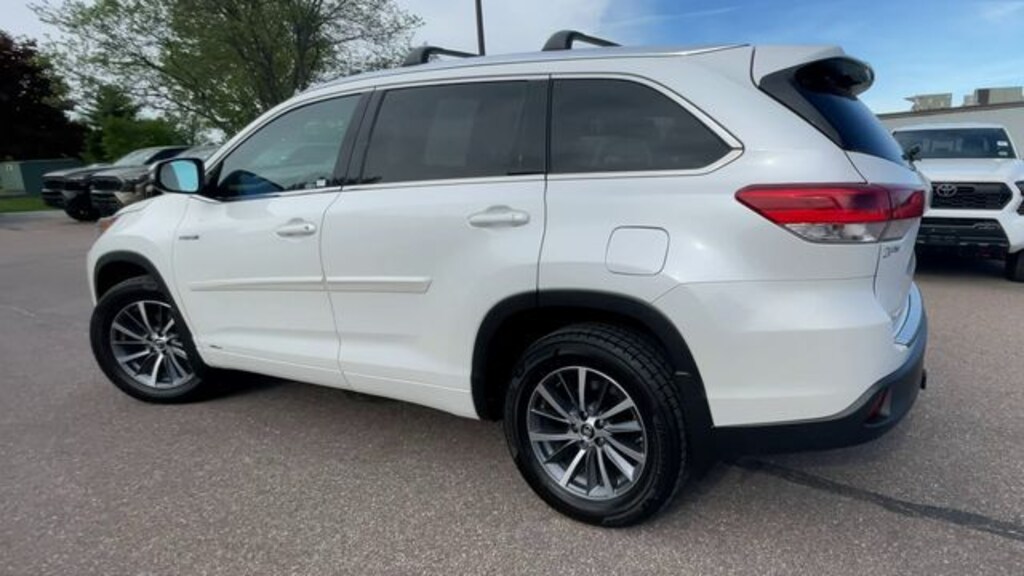 Used 2018 Toyota Highlander Hybrid XLE SUV