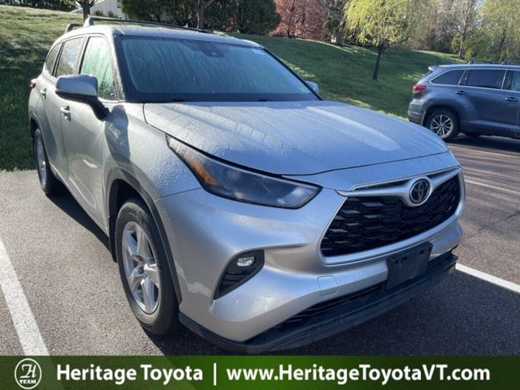 Used 2022 Toyota Highlander LE SUV