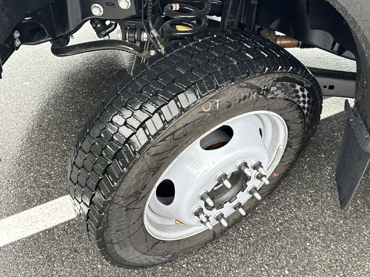 2025 Ford F-550 photo 2