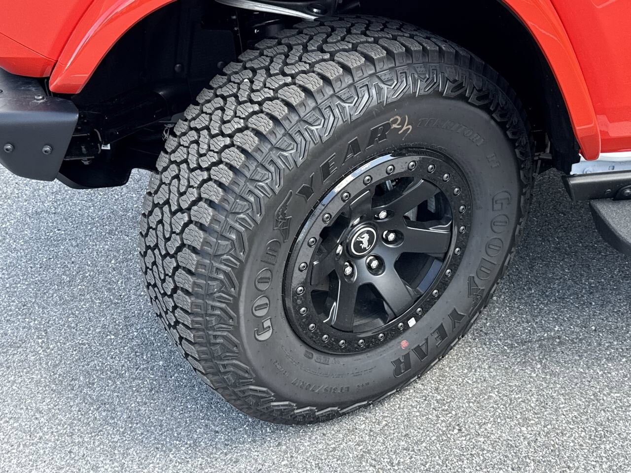 2025 Ford Bronco First Edition photo 2