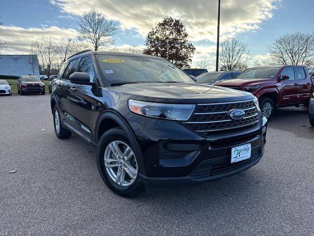 2023 Ford Explorer XLT's photo