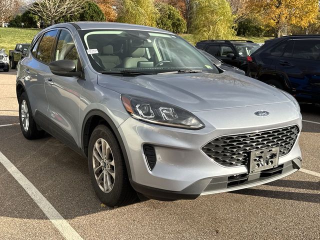 2022 Ford Escape SE's photo