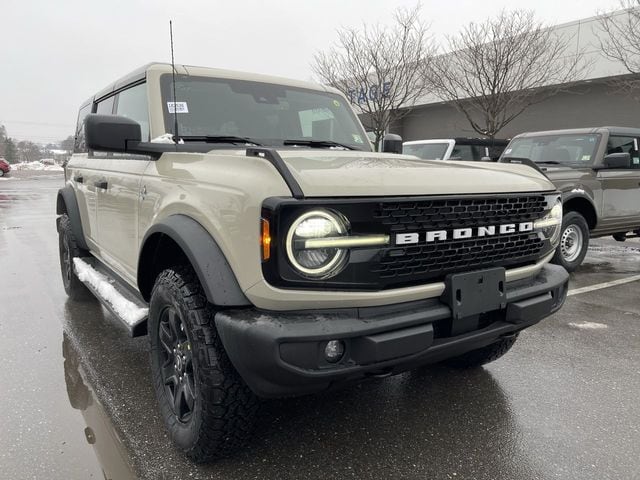 2025 Ford Bronco 4-Door Outer Banks's photo