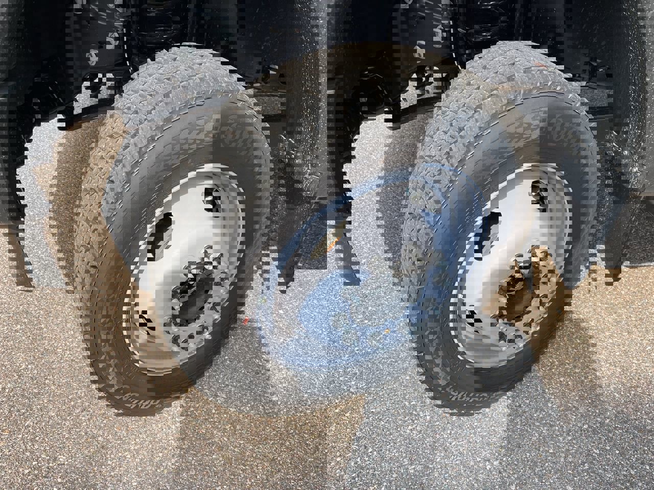 2025 Ford F-550 photo 2