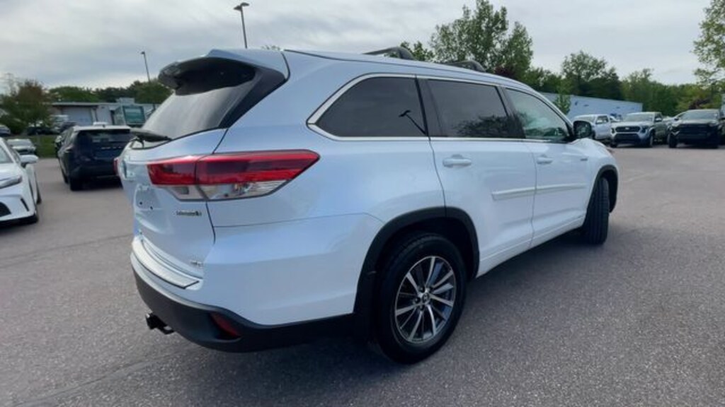 Used 2018 Toyota Highlander Hybrid XLE SUV