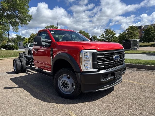 2025 Ford F-550 Super Duty Chassis Cab XL's photo