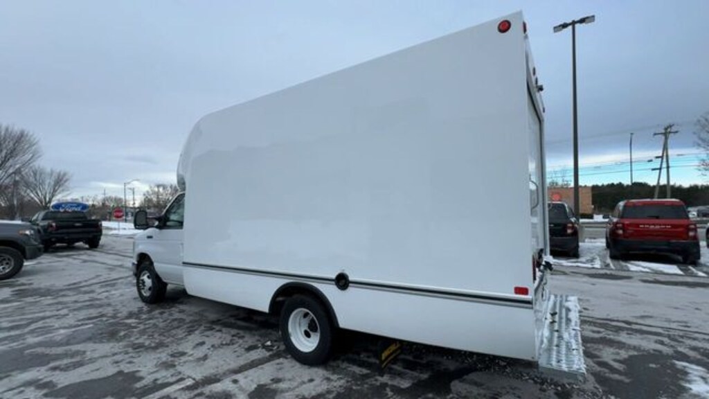 New 2026 Ford Econoline Cutaway E-350 SRW Cab/Chassis
