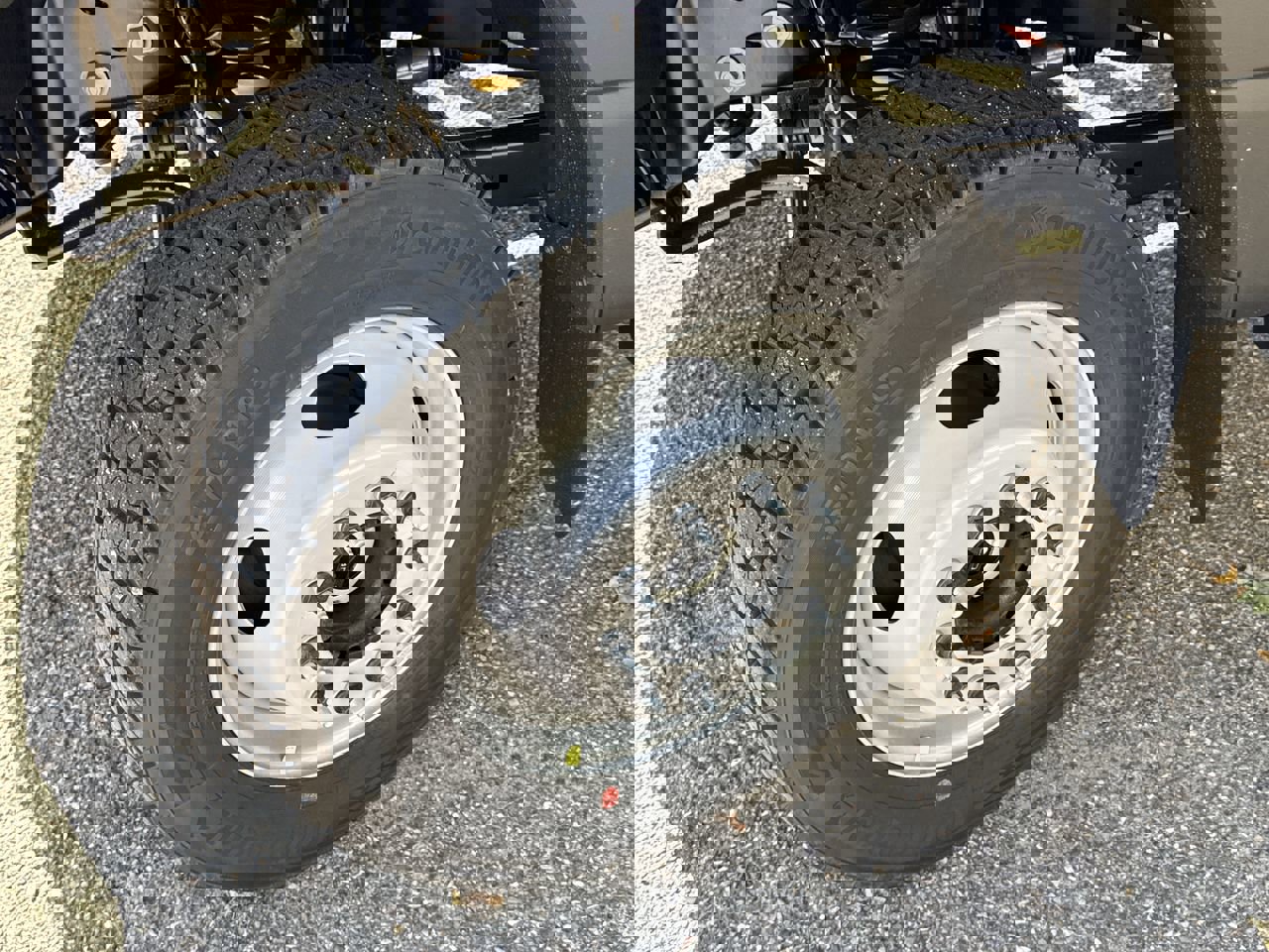 2025 Ford F-550 photo 2