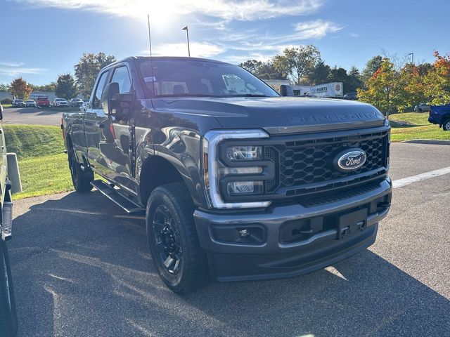 2026 Ford F-350 Super Duty XL's photo