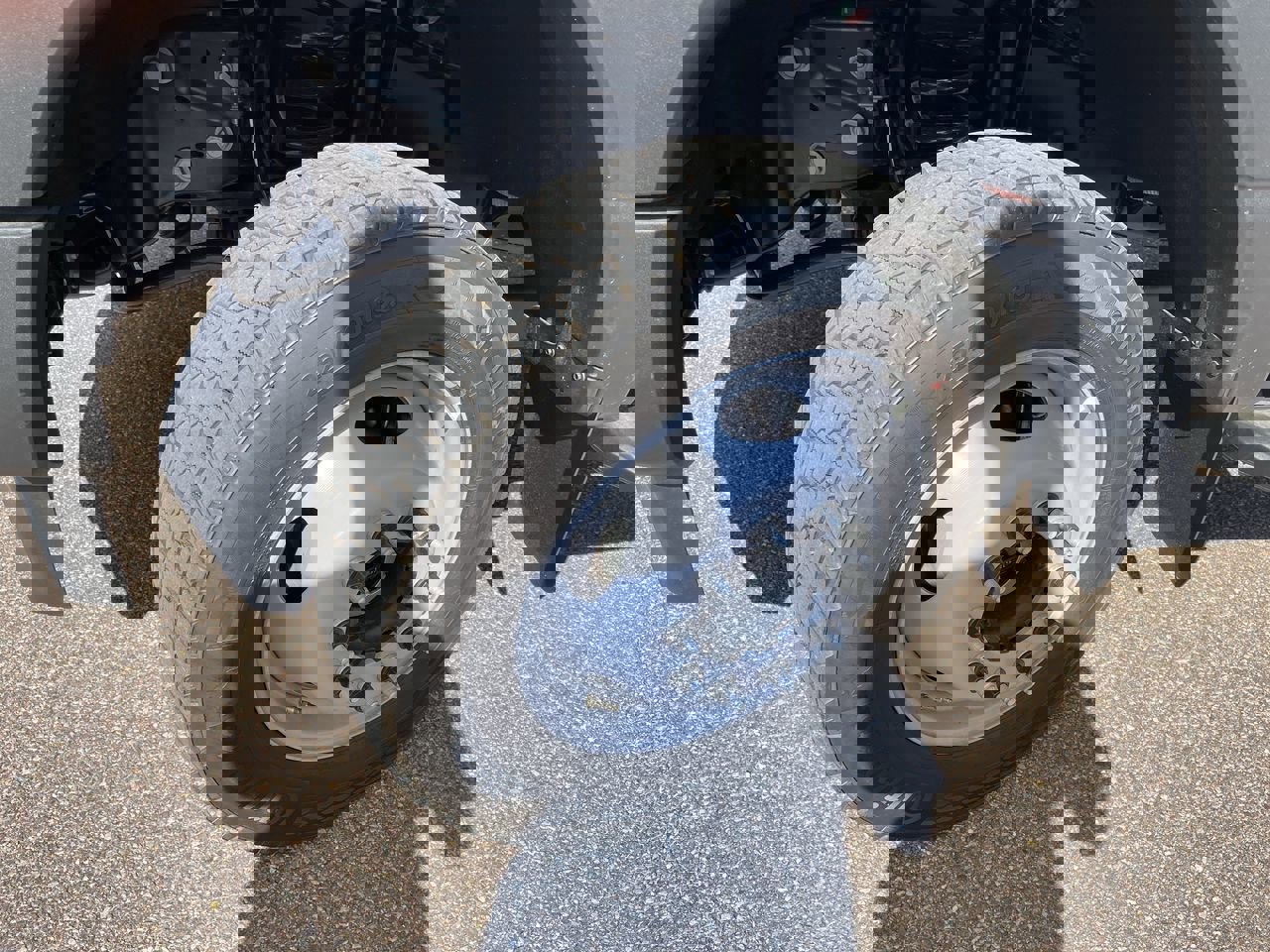 2025 Ford F-550 photo 2