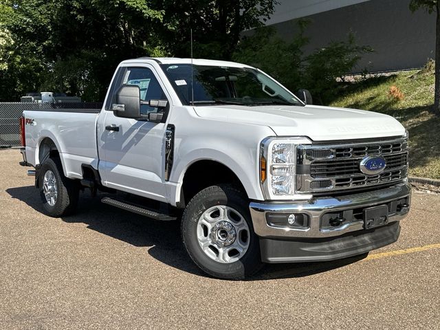 2025 Ford F-350 Super Duty XLT's photo