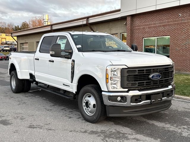 2026 Ford F-350 Super Duty XL's photo
