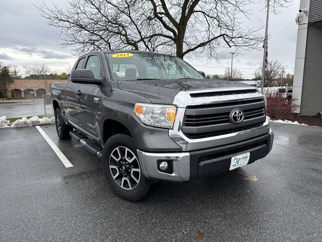 2015 Toyota Tundra SR5's photo