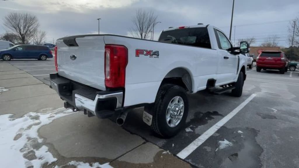 New 2025 Ford Super Duty F-350 XLT Truck