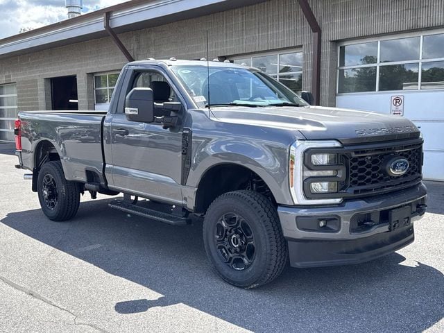 2025 Ford F-350 Super Duty XL's photo