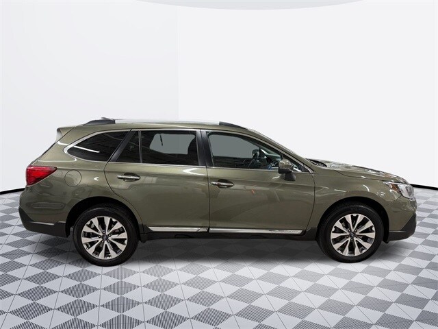 2018 Subaru Outback 3.6R Touring photo 4