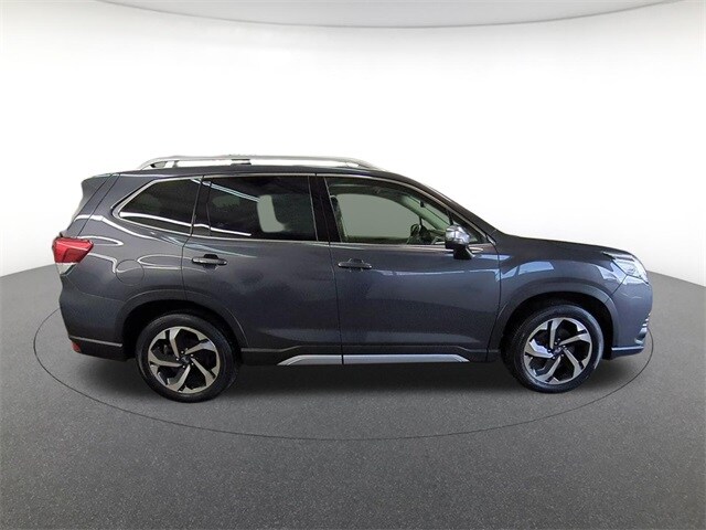 2023 Subaru Forester Touring photo 4